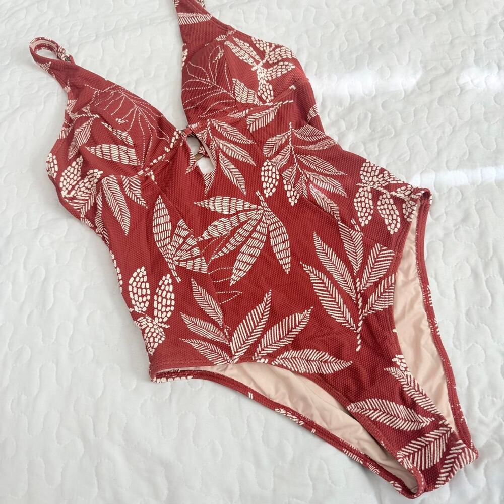 Cupshe NWT swimsuit textured tropical beach size M terracotta hue leaf print
